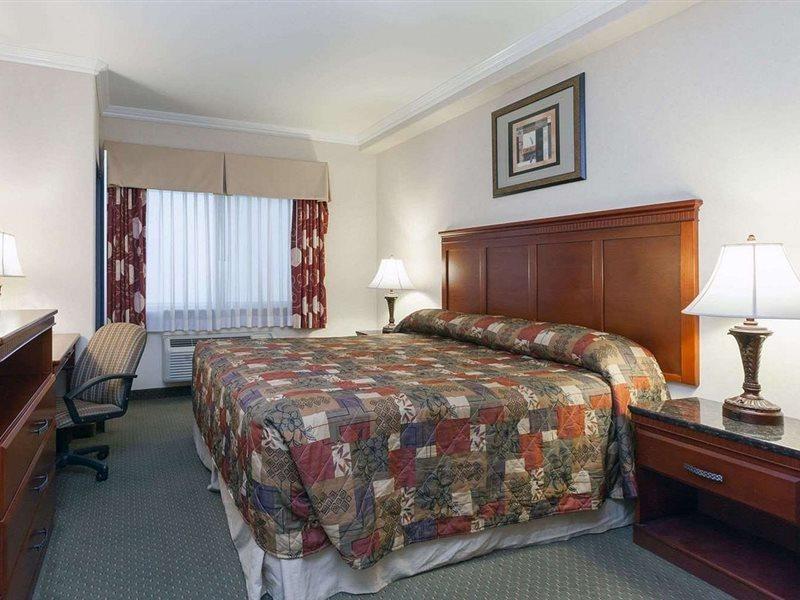 Howard Johnson By Wyndham ベーカーズフィールド エクステリア 写真